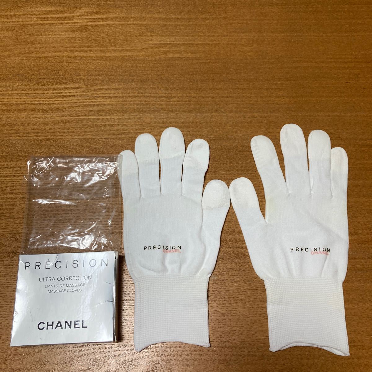 CHANEL PRECISION ULTRA CORRECTION MASSAGE GLOVES シャネル マッサージグローブの画像1