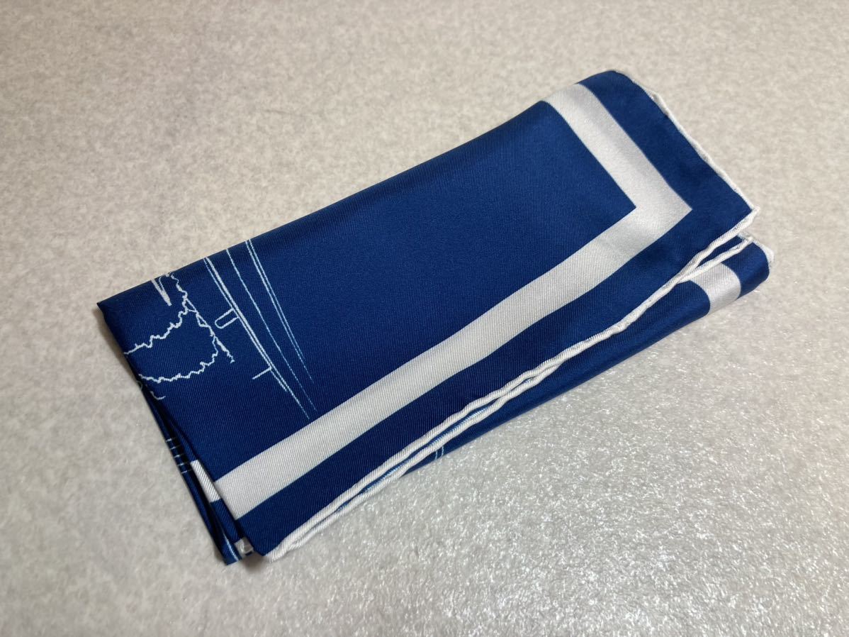 新品　ルビナッチ(伊)　ポケットチーフ　シルク１００％素材　イタリア製　４１ｃｍ四方　白紺　定価２．９万円_画像4