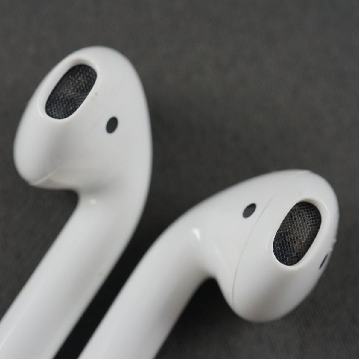 Apple AirPods エアーポッズ イヤホンのみ USED品 LR 両耳 第二世代 A2031 A2032 Bluetooth MV7N2J/A 完動品 即日発送【難有】 V9758_画像4