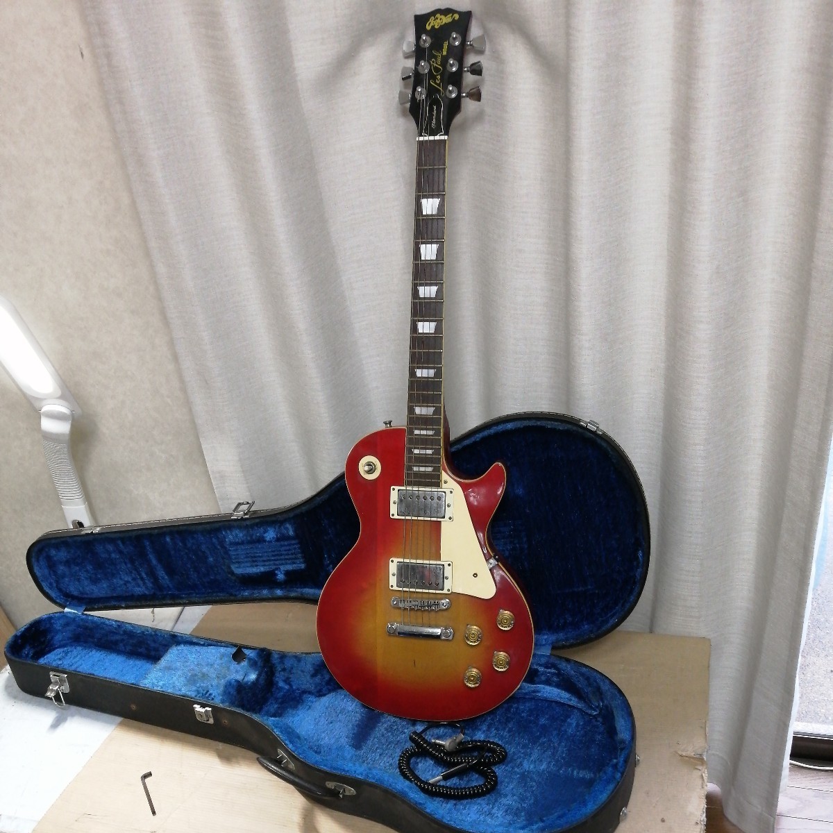 通電確認済 Joodee ジョーディー les paul model レスポール standard スタンダード　モデルエレキギター ジャンク品 ハードケース 22105w_画像2