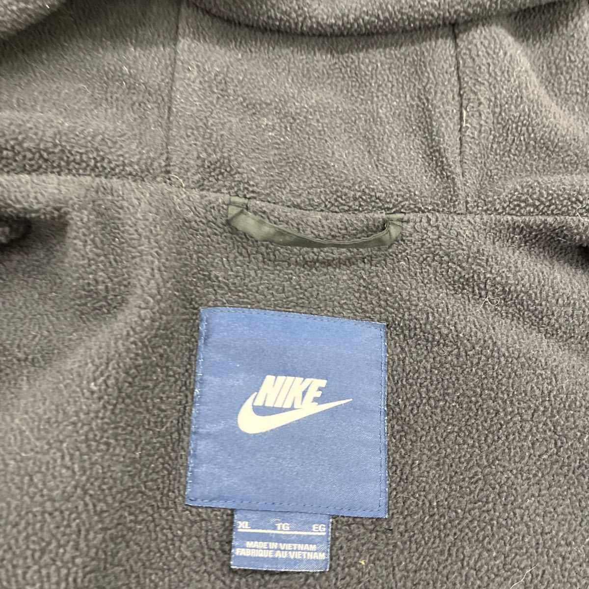 1328◎ NIKE ナイキ トップス ジャケット アウター フルジップ 長袖 中綿 裏地 フリース ワンポイント ロゴ プリント ブラック メンズXLの画像4