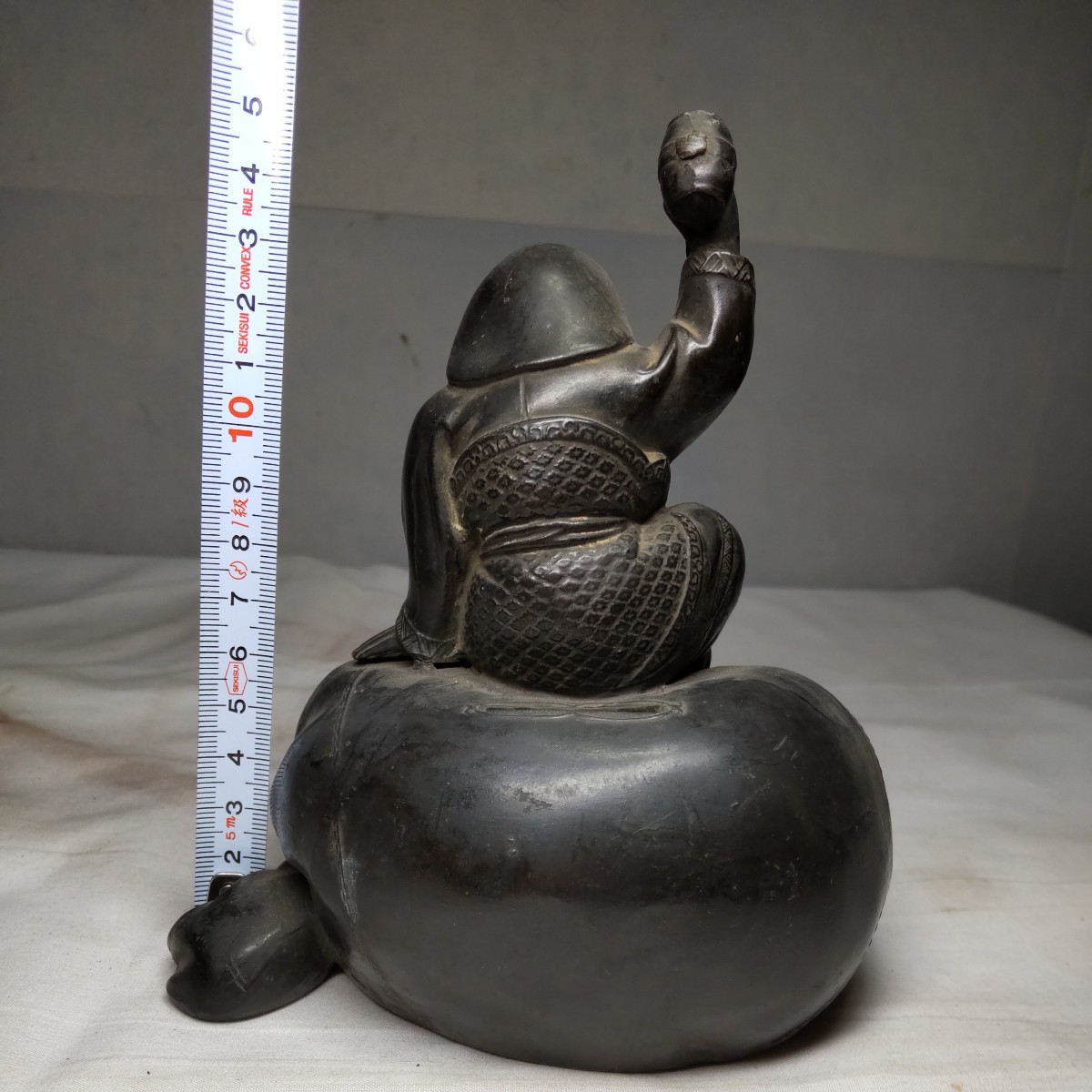 a-1413◆大黒天 金属製 貯金箱 蓋欠品 七福神 高15cm 外形12cm 重さ700g◆状態は画像で確認してくださいの画像8