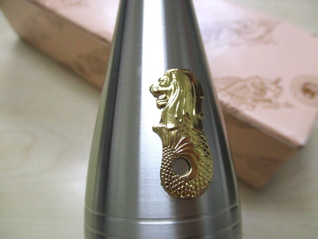 新品　シンガポール土産　錫ピューター　マーライオン柄　一輪挿し　花瓶　かびん　ベース　送料無料_画像8