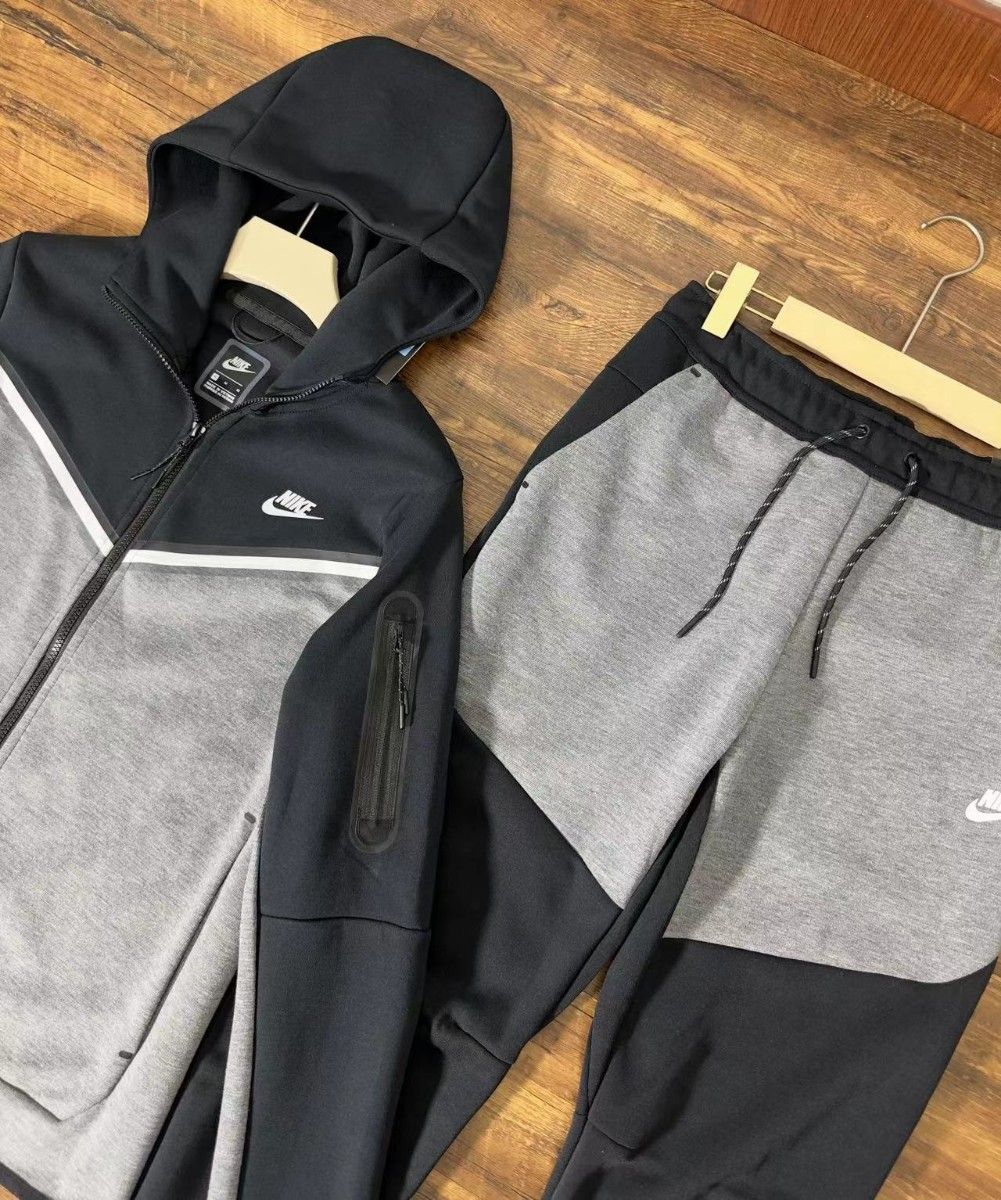 NIKE テックフリース 上下 セットアップ ブラック グレー 上下 NIKE テックフリース 上下 セットアップ ブラック グレー 上下