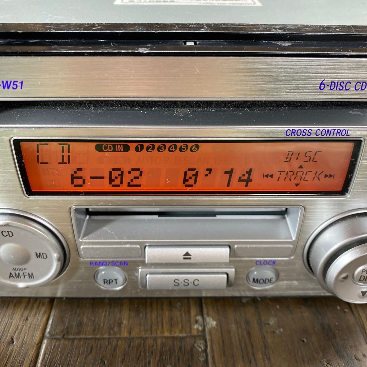 AV2-290 激安 カーステレオ 6連奏CDチェンジャー TOYOTA MCHN-W51 08600-00B90 CD FM/AM プレーヤー 本体のみ 簡易動作確認済み 中古現状品の画像7