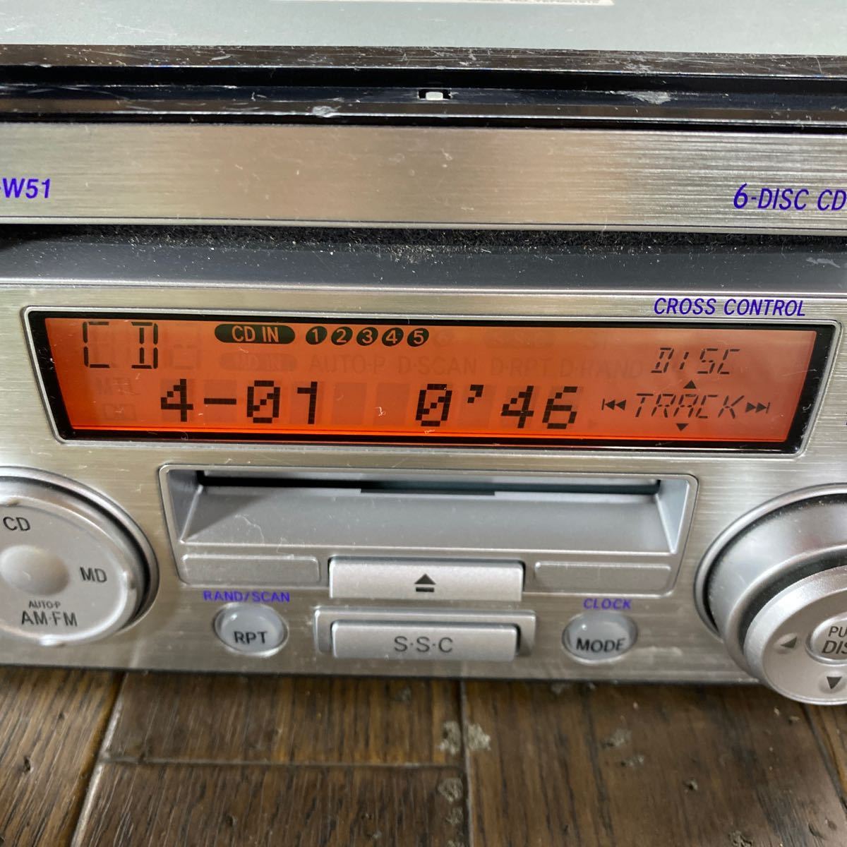 AV2-290 激安 カーステレオ 6連奏CDチェンジャー TOYOTA MCHN-W51 08600-00B90 CD FM/AM プレーヤー 本体のみ 簡易動作確認済み 中古現状品の画像5