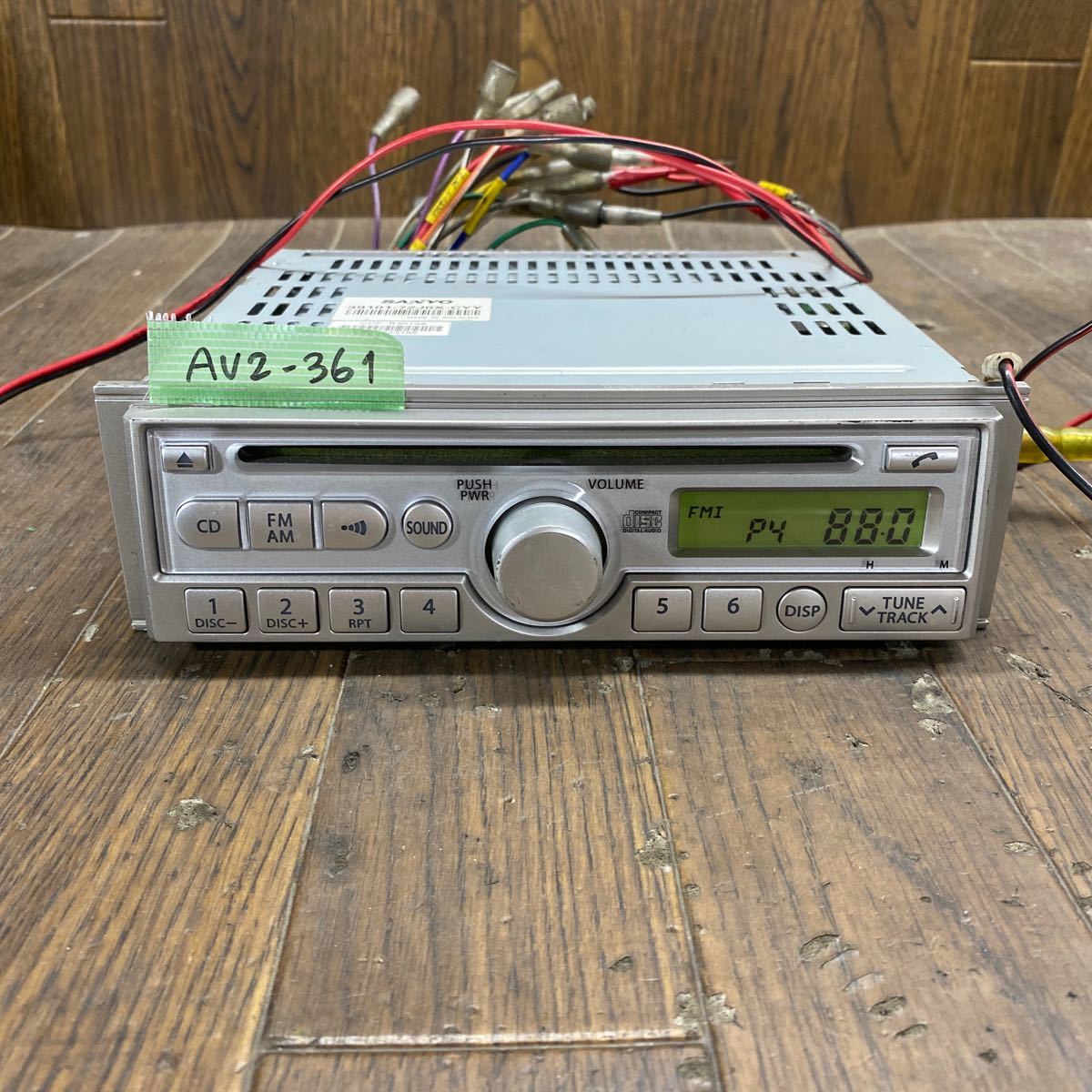 AV2-361 激安 カーステレオ CDプレーヤー SUZUKI SANYO 39101-72J0X-CYY CDF-R3013A CD FM/AM 本体のみ 簡易動作確認済み 中古現状品の画像1