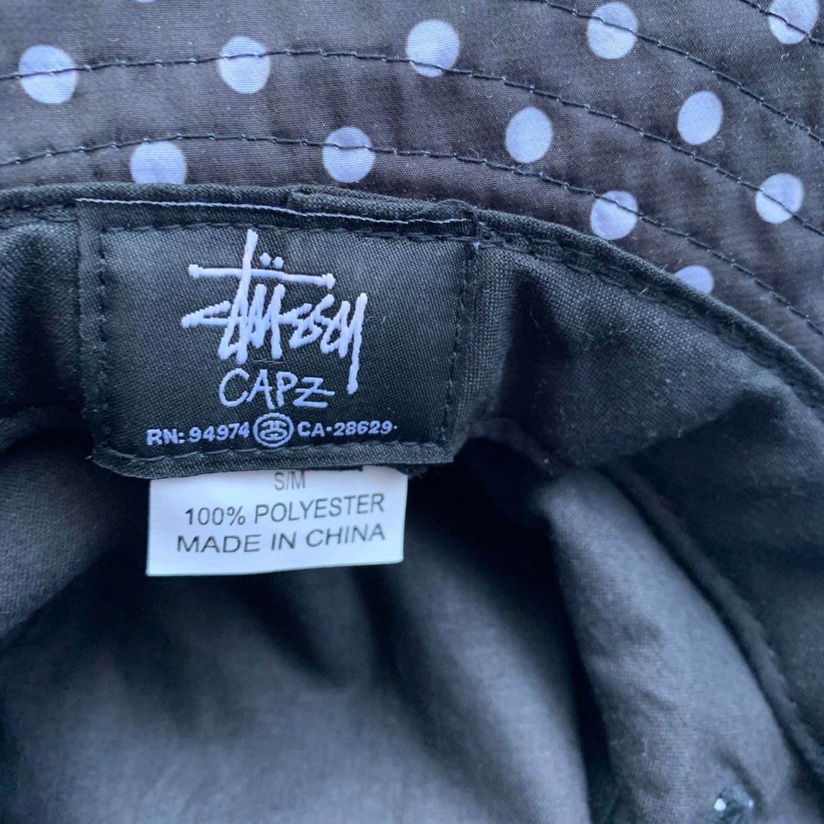 ステューシー バケットハット stussy 帽子　モノトーン 白黒　ステューシーキャップ　水玉　ドット