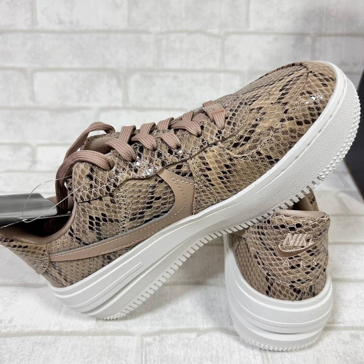 NIKE 24センチ レディース AIR FORCE 1 パイソン 厚底シューズ スネーク ベージュ エアフォース NIKE 24センチ レディース AIR FORCE 1 パイソン 厚底シューズ スネーク ベージュ エアフォース