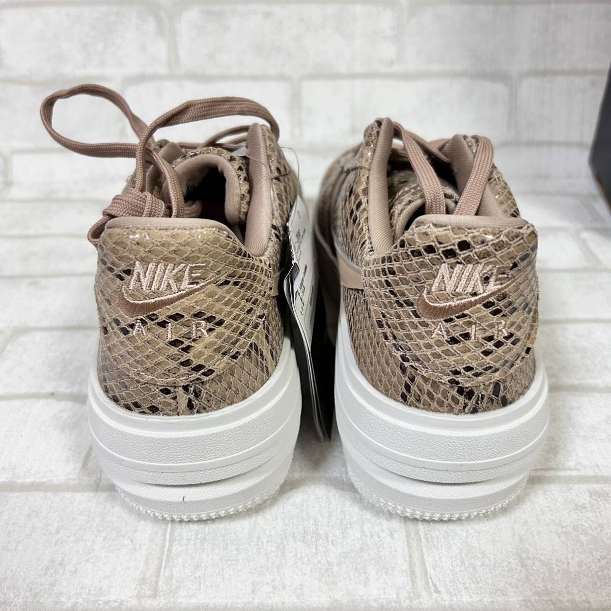 24.5cm NIKE レディースAIR FORCE 1 パイソン 厚底シューズ　スネーク　ベージュ　エアフォース_画像4