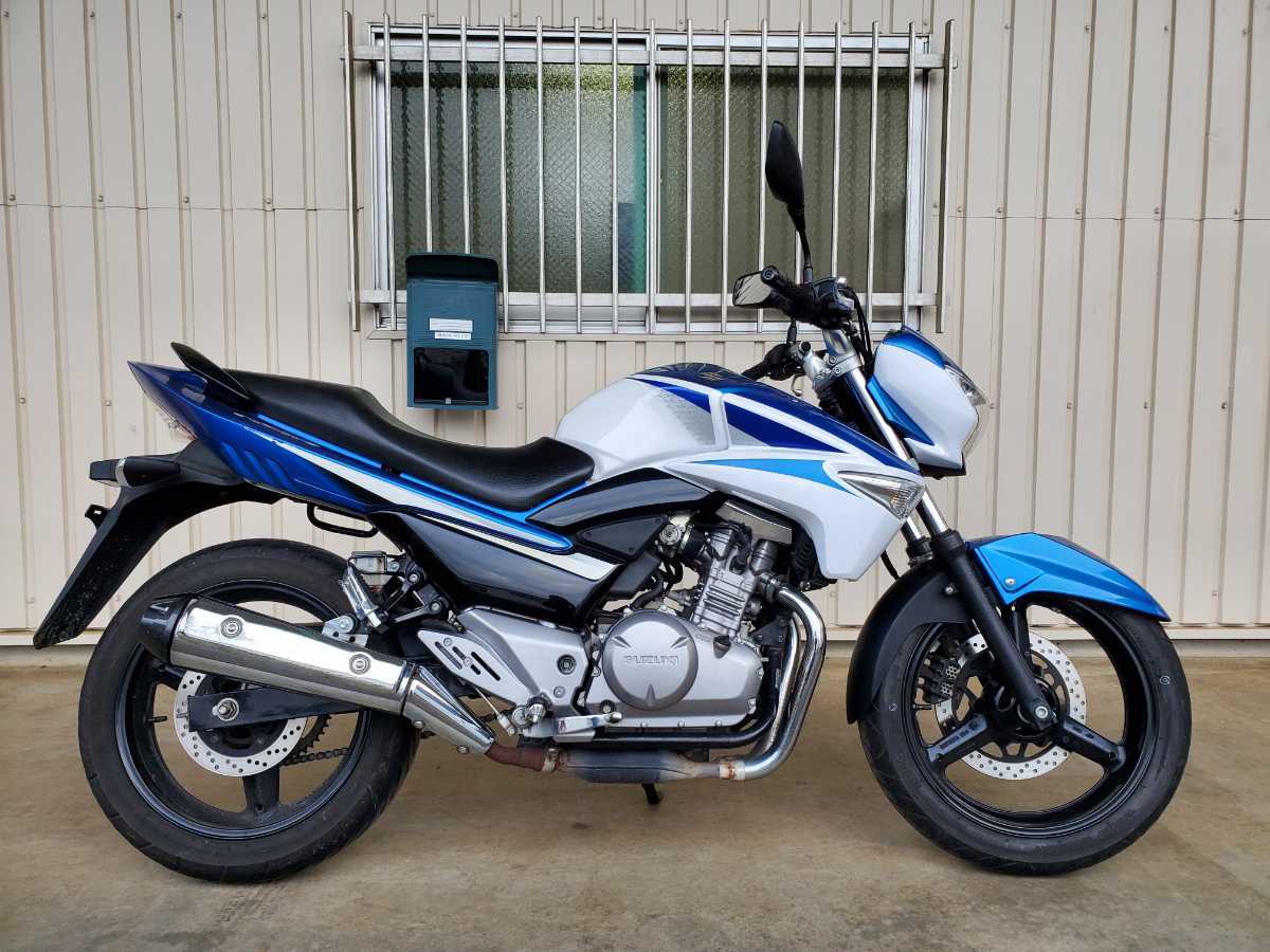 格安　GSR250　セル始動　23683ｋｍ　スズキ　インジェクション　希少カラー_画像2