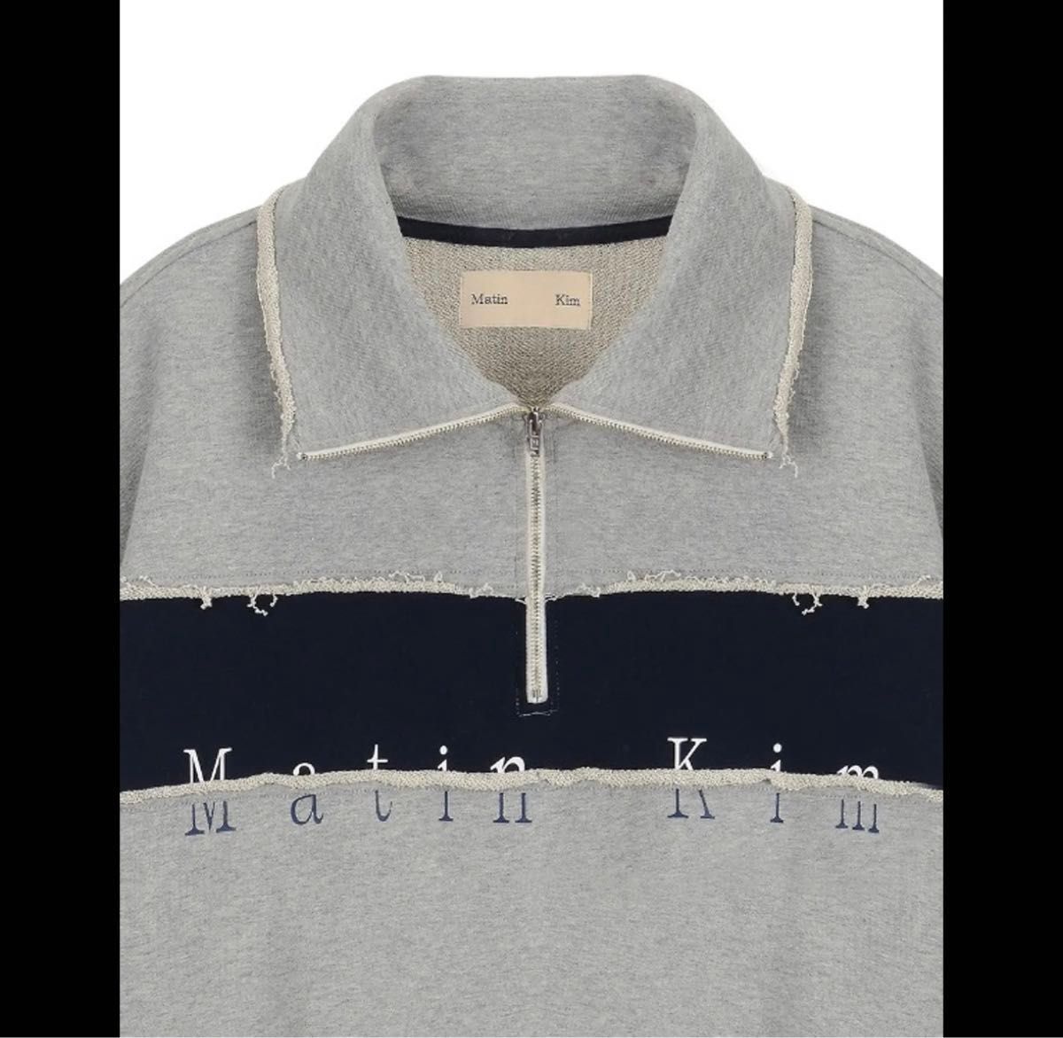 Matin Kim マーティン キムBLOCK LOGO HALF ZIP SWEATSHIRT Matin Kim マーティン キムBLOCK LOGO HALF ZIP SWEATSHIRT