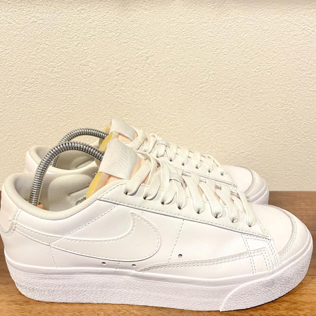 NIKE WMNS BLAZER LOW PLATFORM ナイキ ブレーザー ロー プラットフォーム ホワイト DJ0292-100 レディース  24.5cm 美品