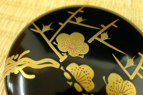 N530 平棗 朱塗真漆 梅蒔絵蓋 菊桐蒔絵蓋 二枚組 春と秋 なつめ茶入 平丸香合 お香入れ 茶道具 木箱付き 風流 茶心壷 /60_画像6