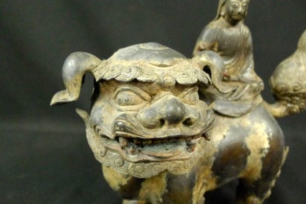 N523 古銅製 騎獅文殊菩薩香炉 重さ1997ｇ 細密彫刻 香道具 中国古玩 唐物 古美術 骨董品 時代物/80_画像6