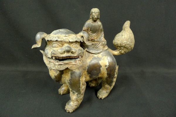 N523 古銅製 騎獅文殊菩薩香炉 重さ1997ｇ 細密彫刻 香道具 中国古玩 唐物 古美術 骨董品 時代物/80_画像1