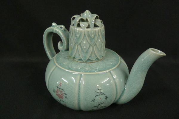 N1016 高麗青磁 柳昌坤 作 花の絵図瓶型水柱 茶道具水差し 難あり 木箱付/80の画像5