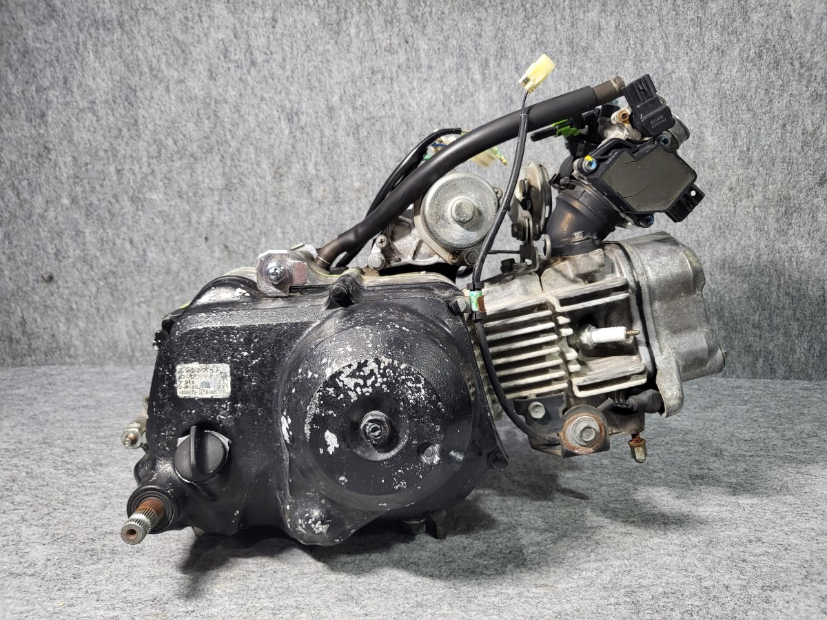 中古品 ホンダ 純正 エンジン スーパーカブカスタム50 FI 4速 セル付き 12V メーター ハーネス カギ2本 チェンジ キックペダル その他 _画像4