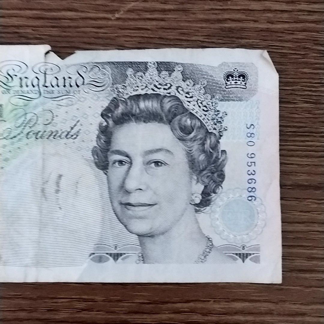 【TH0215】イギリス 10ポンド 5ポンド 紙幣 おまとめ2点 旧紙幣 ヴィンテージ コレクション レア 希少 破れ有り シワ 折れ有り お金_画像9