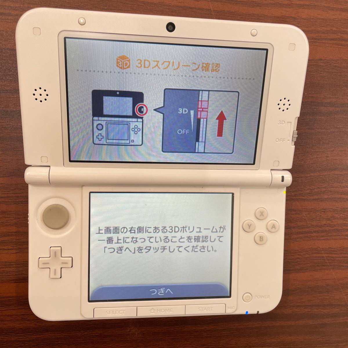 【TF0130】 ニンテンドー3DSLL ホワイト 任天堂 タッチペン付 動作確認済 充電器無 持ち運びゲーム機 携帯ゲーム機 初期化済 通電確認済_画像2