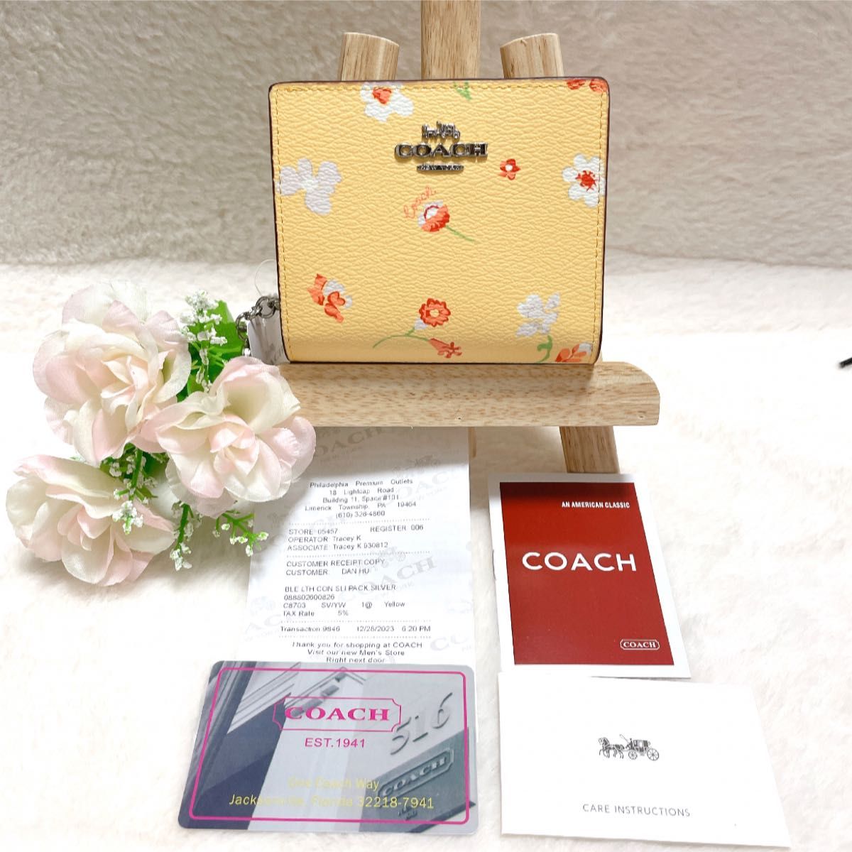 新品未使用】COACH コーチ 折り財布 イエロー フラワー 花柄 二 新品未使用】COACH コーチ 折り財布 イエロー フラワー 花柄 二