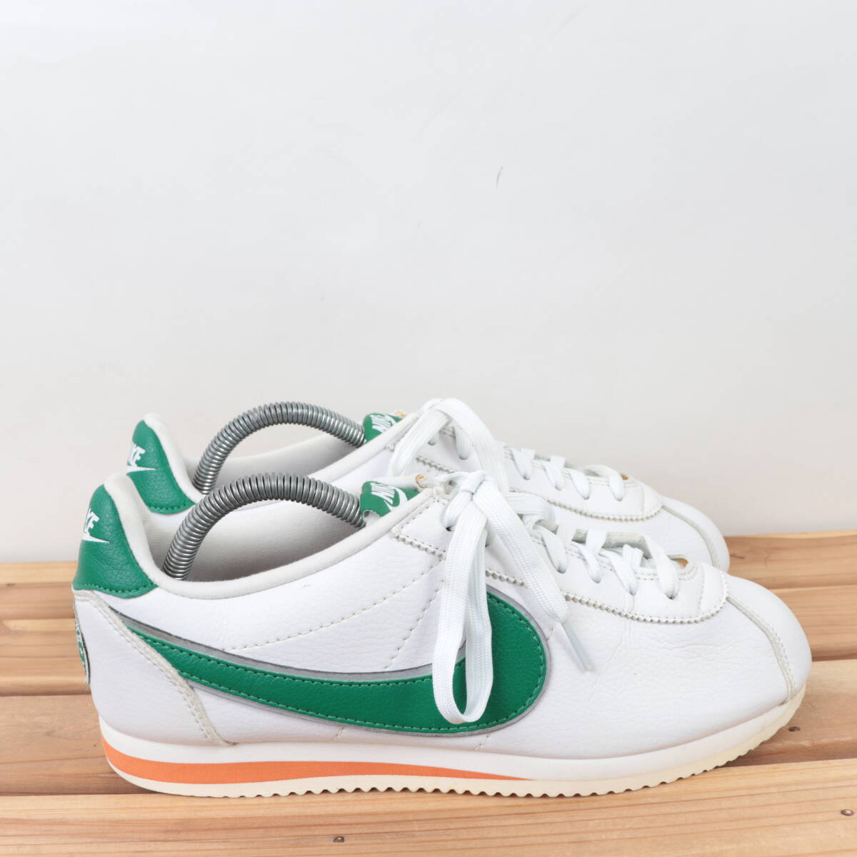 z274 ナイキ クラシックコルテッツ ストレンジャーシングス US10.5 27.5cm/白 緑 NIKE CLASSIC CORTEZ レディース スニーカー 中古_画像3