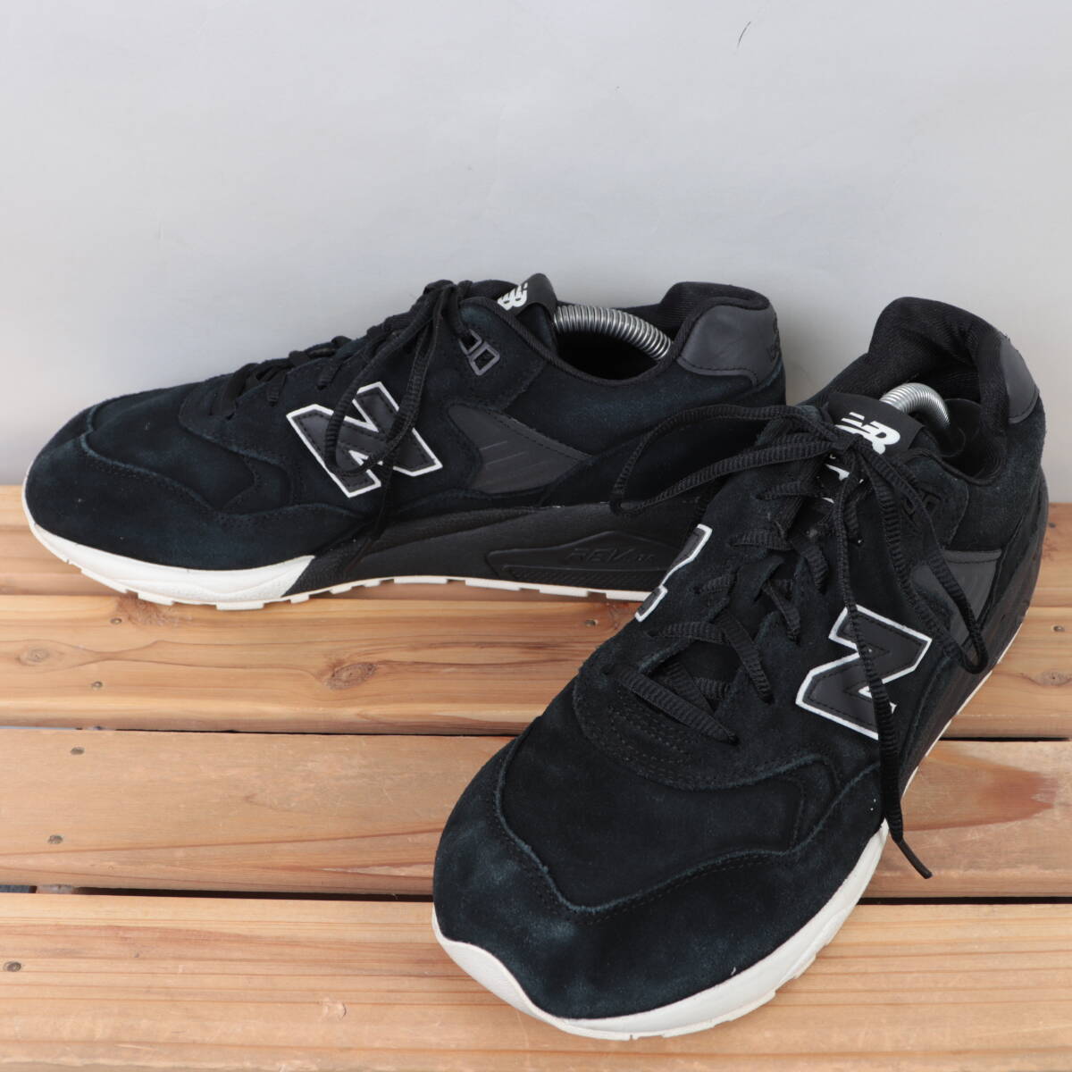 z530【580】ニューバランス US10 28.0cm/黒 ブラック 白 newbalance メンズ スニーカー 中古_画像1