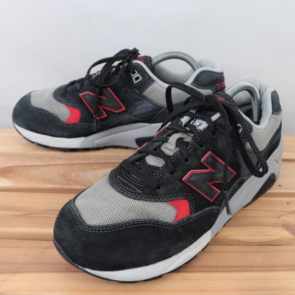 z9816【580】ニューバランス US7.5 25.5cm/黒 ブラック 灰 グレー 赤 レッド newbalance メンズ スニーカー 中古_画像1