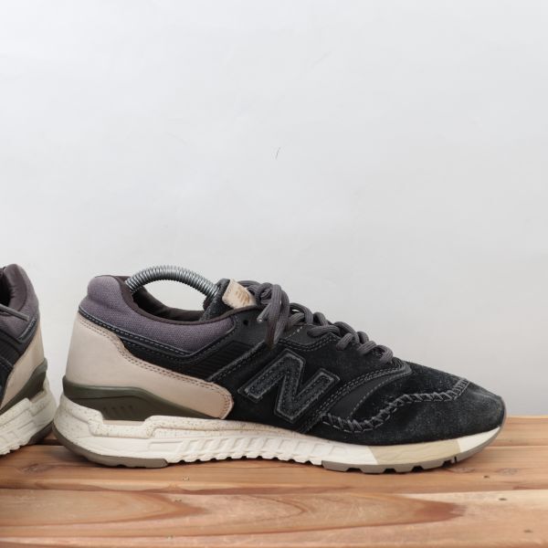 z361【997.5】ニューバランス US8.5 26.5cm/黒系 チャコール ベージュ オリーブ newbalance メンズ スニーカー 中古_画像5