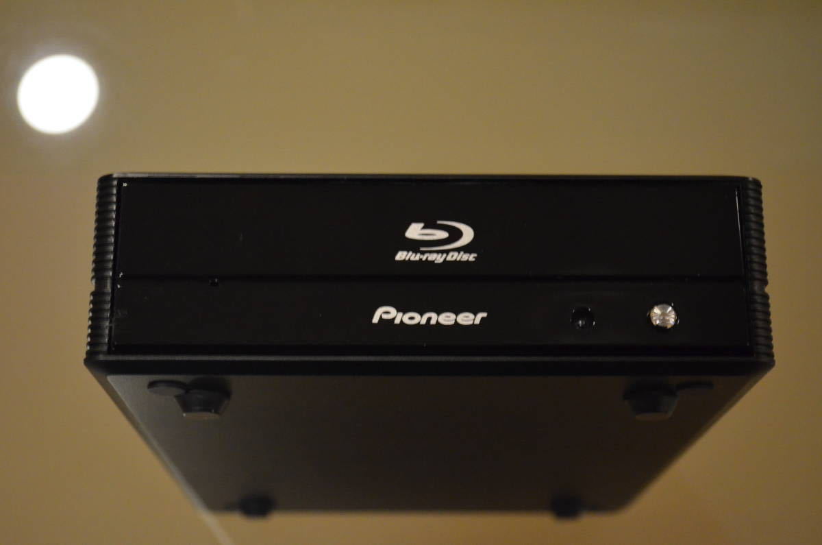 送料無料 2021年3月新品購入 美品 Pioneer 外付型ブルーレイドライブ 「BDR-X12J-UHD」 5インチサイズ Ultra HD Blu-ray再生対応_画像3