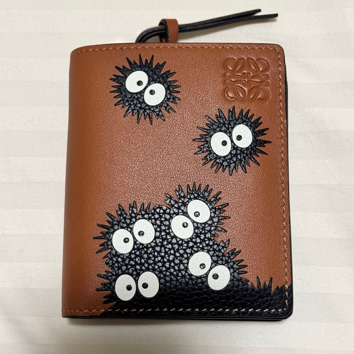 LOEWE ロエベ ジブリ コラボ 二つ折り財布 本革 まっくろくろ LOEWE ロエベ ジブリ コラボ 二つ折り財布 本革 まっくろくろ