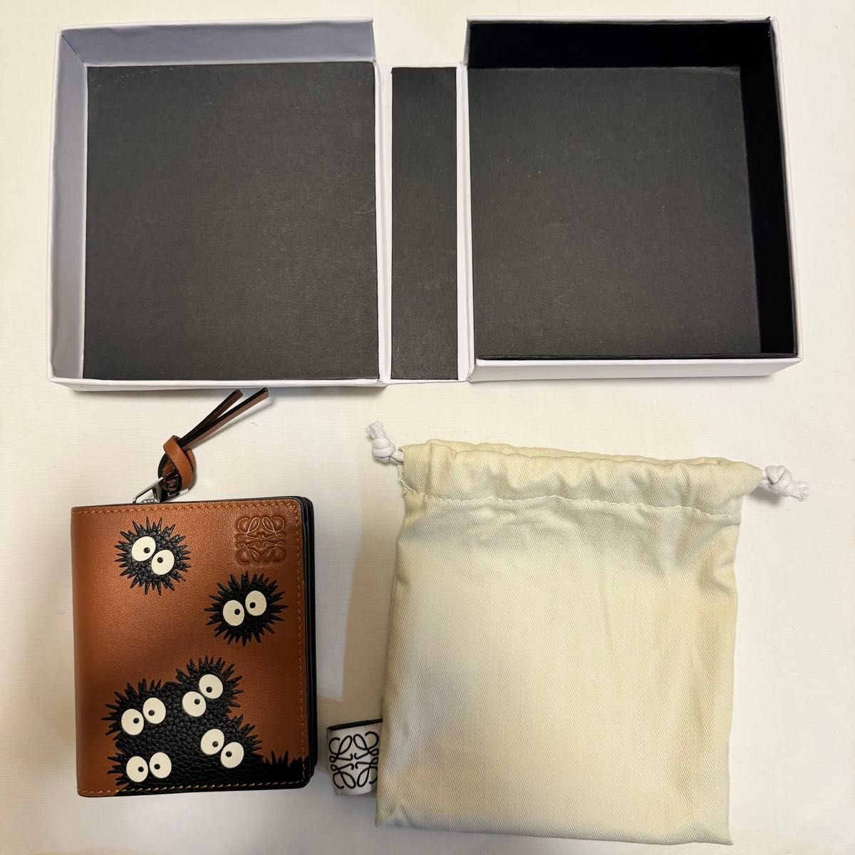 LOEWE ロエベ ジブリ コラボ 二つ折り財布 本革 まっくろくろ LOEWE ロエベ ジブリ コラボ 二つ折り財布 本革 まっくろくろ