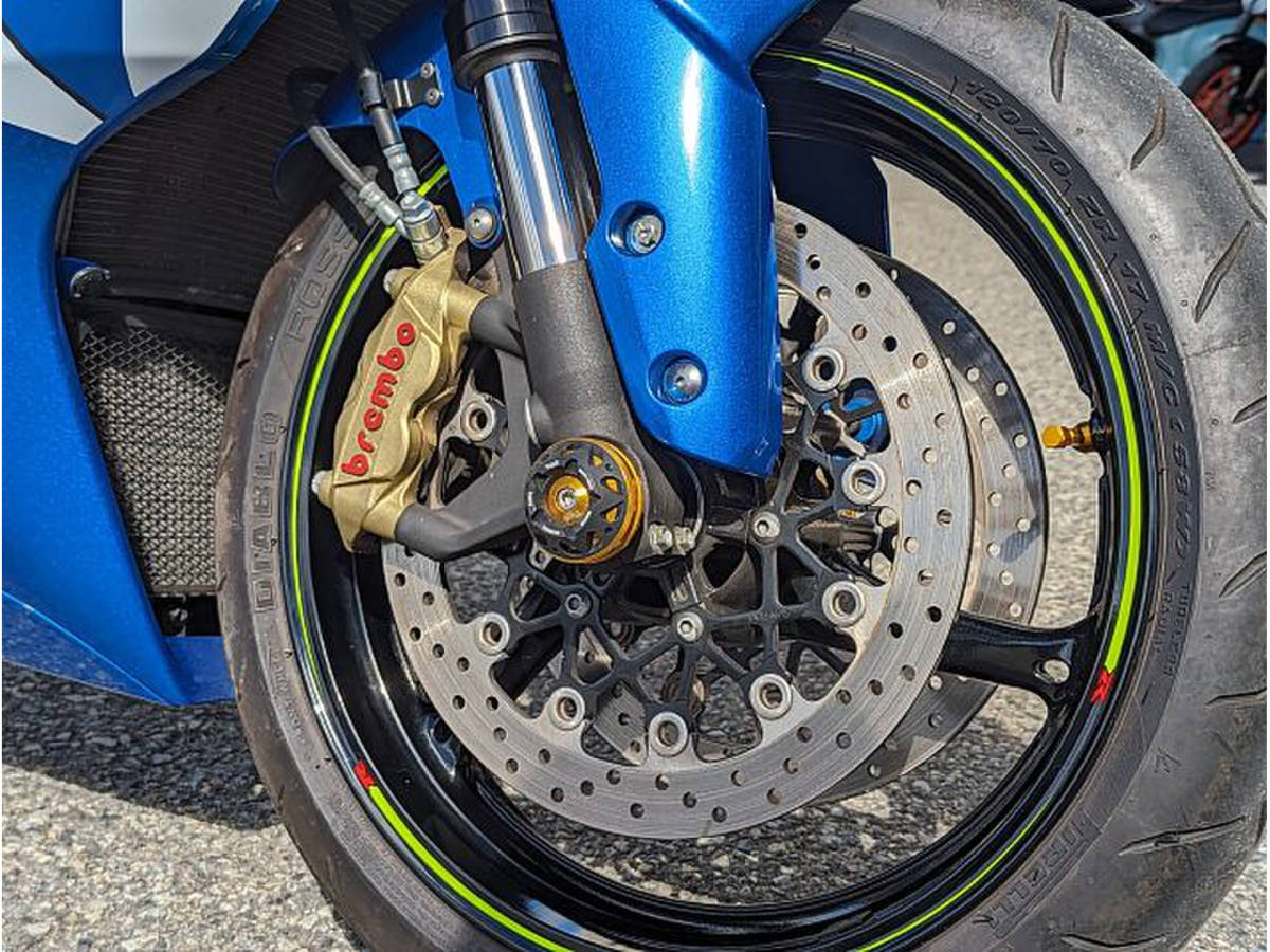 GSX-R1000 2015年 ブレンボキャリパーモデル ヨシムラスマフラー バックステップ スライダー フェンダーレス カーボンパーツ多数！【MFD神_画像6