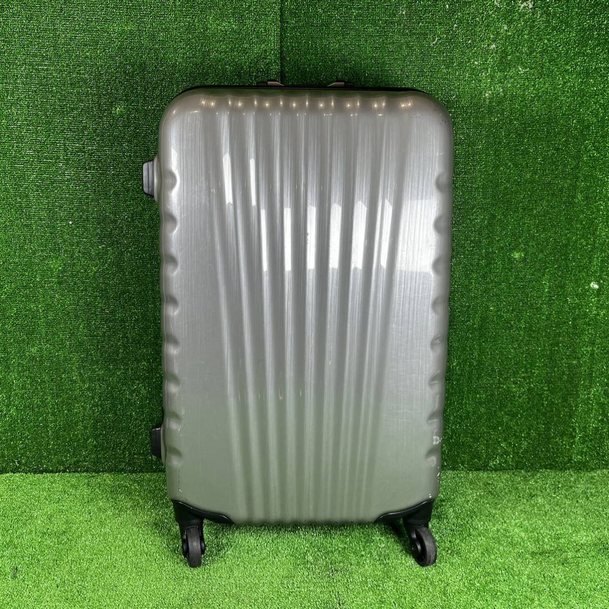 89-7】TSA002 スーツケース 高さ65㎝×横40㎝×奥行25㎝ キャリーケース グリーンワークス 鍵付の画像1