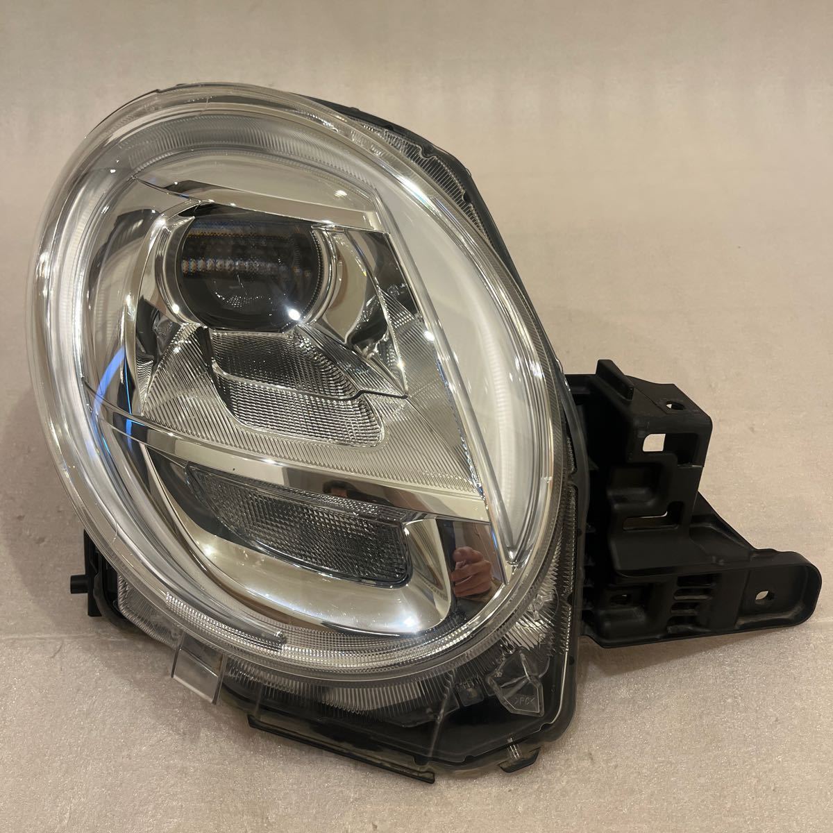 キャスト スタイル LA250S LA260S 右 LED ヘッドライト KOITO 100-69020