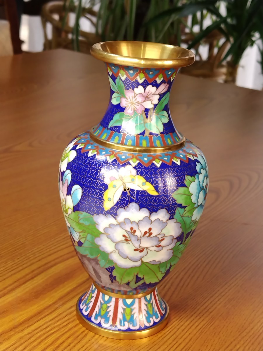 A1198 七宝花瓶 高さ（約）18cm 金彩 花蝶図 中国七宝 七宝焼 花器 花瓶 花生 花入 壺 中国美術 骨董品 アンティーク 唐物　花台付き_画像2