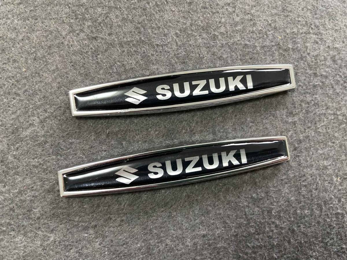 スズキ SUZUKI カーステッカー エンブレム プレート フェンダーバッジ シール 金属製 送料無料 2個セット ●113番_画像1