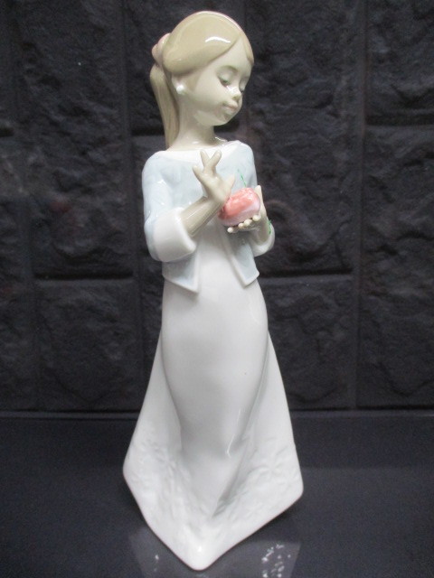 Y412/美品 LLADRO NAO リヤドロ ナオ 女の子 フィギュリン 陶器人形 SPAIN インテリア 置物_画像2