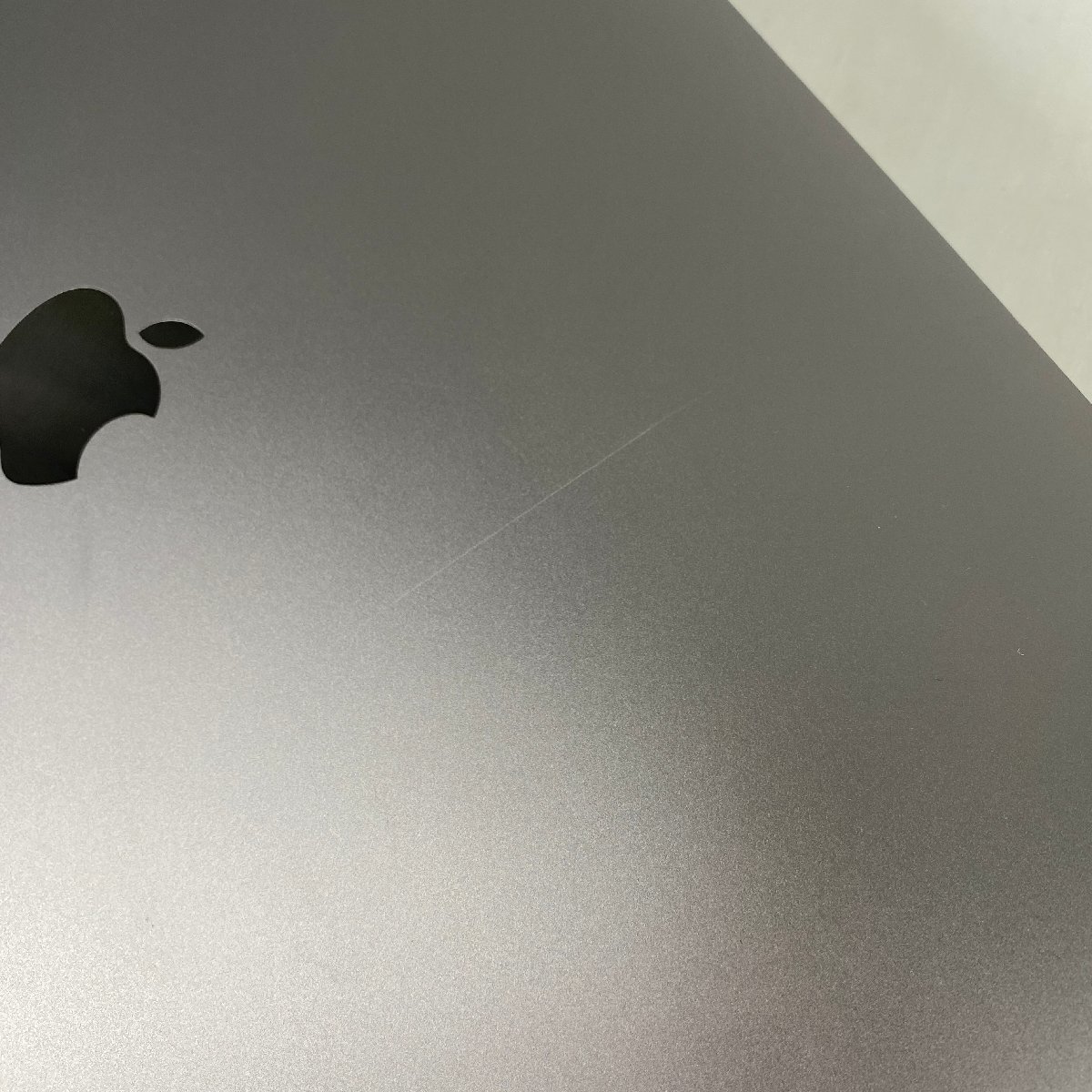 ★１円スタート★ Apple MacBook Pro 2019 15インチ スペースグレイ Core i9/2.3GHz/16GB/SSD512GB/充放電回数377回 大画面 JISキーボード_天板：傷あり