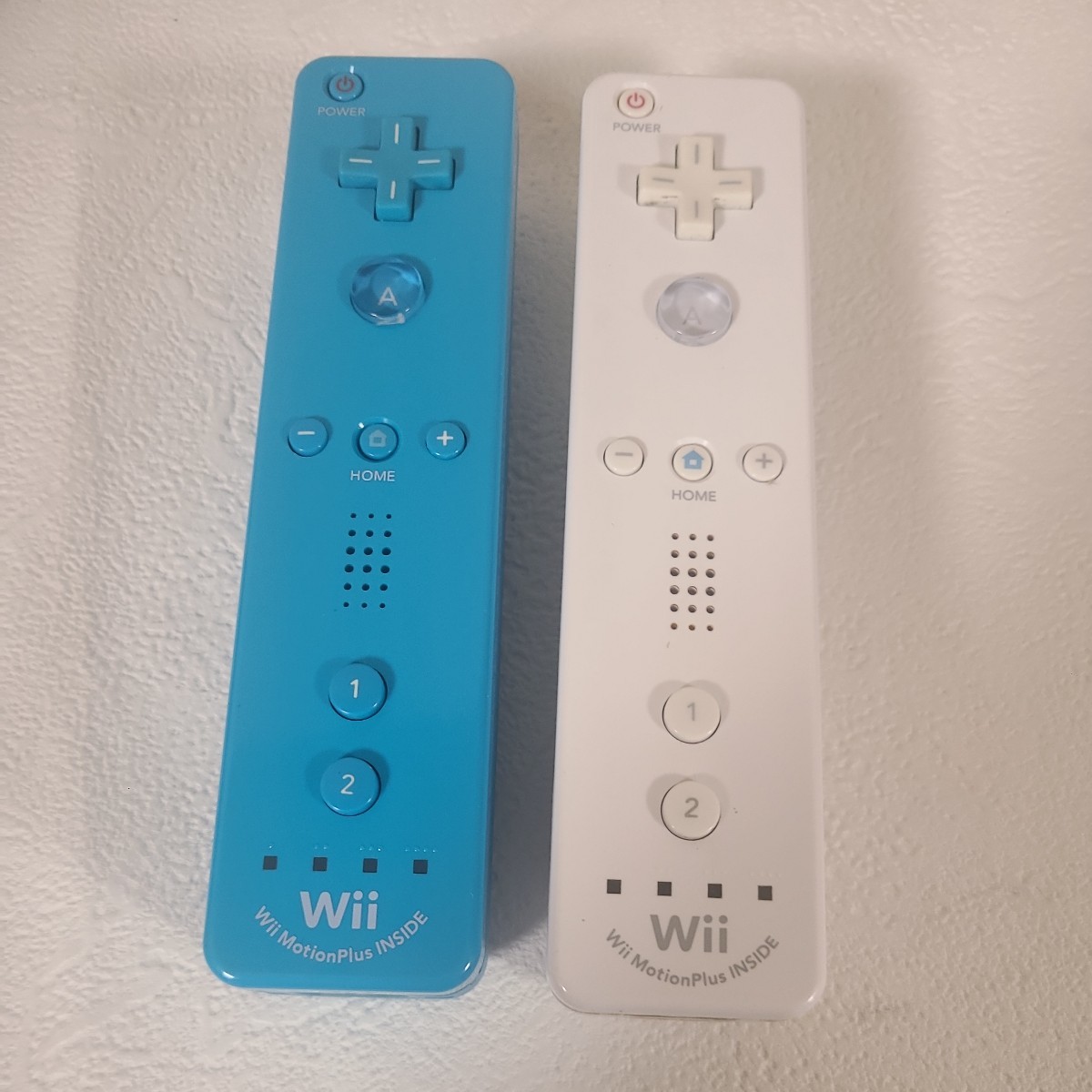 ◆◇任天堂　純正　Wiiリモコンプラス　白　青２本　セット　送料無料　ホワイト　ブルー◇◆_画像1