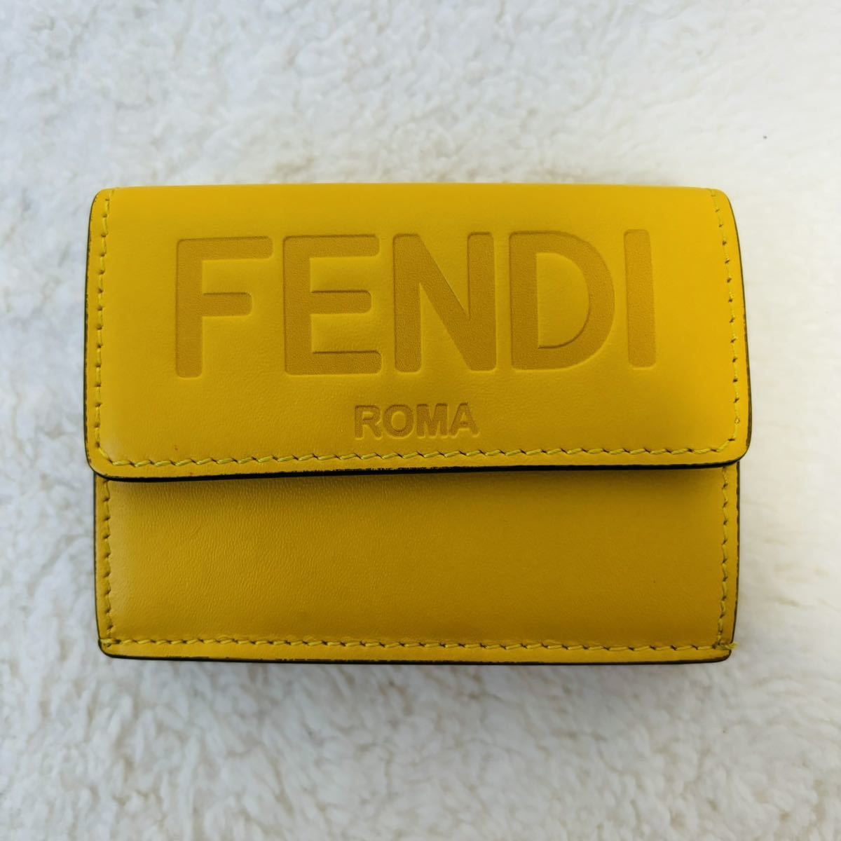 FENDI フェンディ マイクロトリフォード レザー 三つ折り 財布 ミニウォレット レディース メンズ イエロー系 おしゃれ 人気_画像2