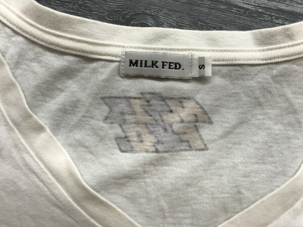 MILKFED. ミルクフェド レディース 日本製 Vネック ロゴプリント 半袖Tシャツ S 白_画像2