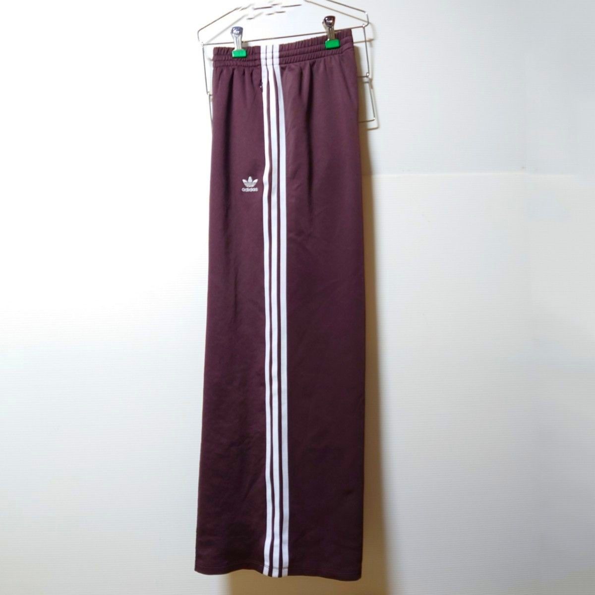 adidas ワイドレッグパンツ オーバーサイズ トラックパンツ adidas ワイドレッグパンツ オーバーサイズ トラックパンツ