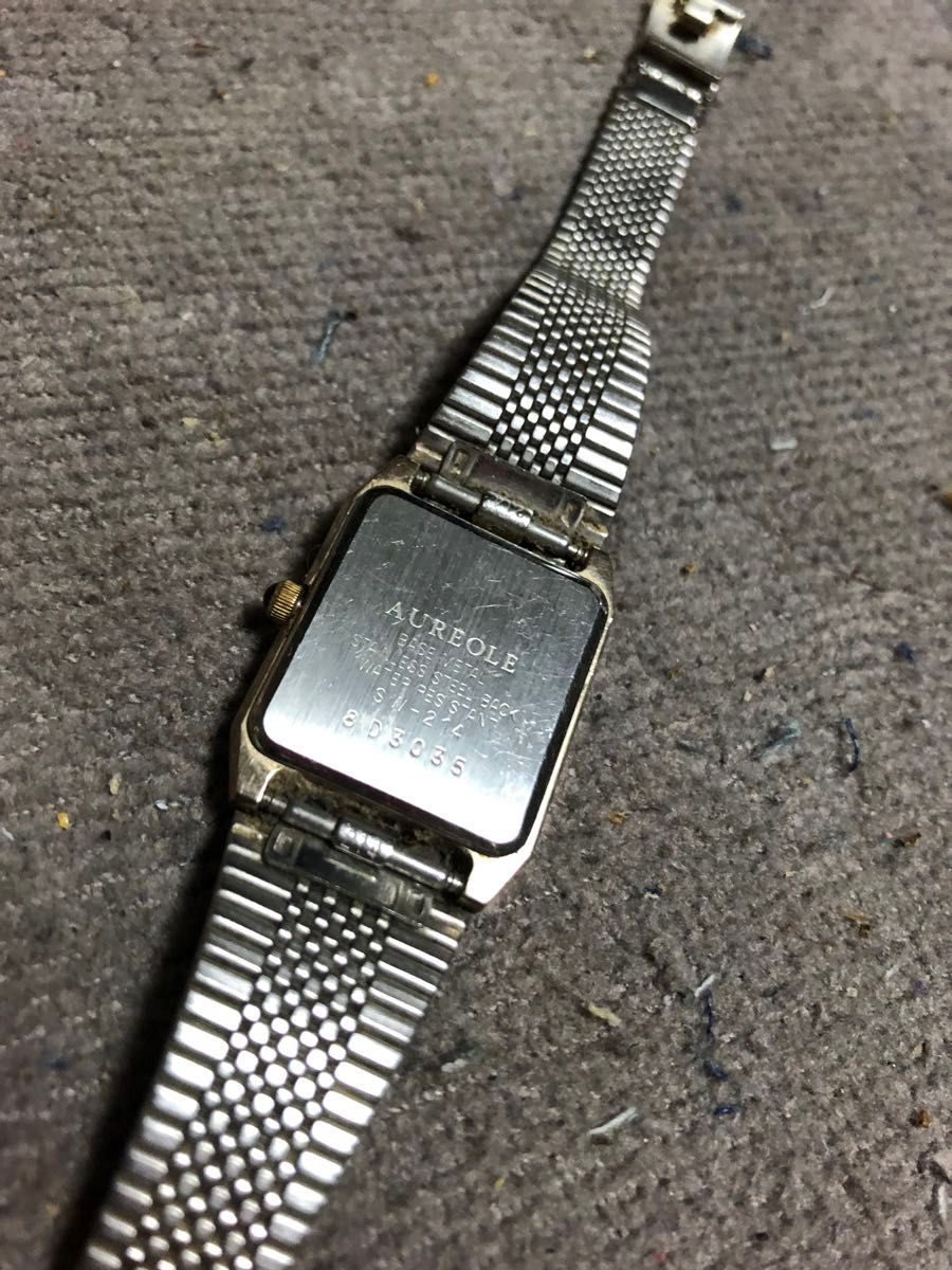 腕時計 QUARTZ 角型　AUREOLE 電池交換済み　稼働品になります。写真をご覧の上ご入札下さい。よろしくお願い致します。