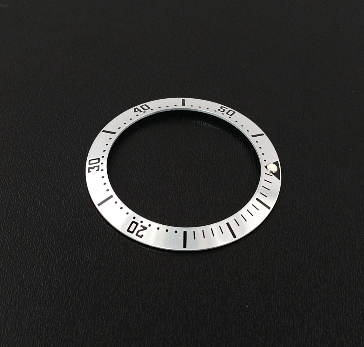 36mm ケース用　腕時計 修理交換用 社外部品 ベゼルインサート シルバー ボーイズサイズ 【対応】オメガ シーマスター300 OMEGA_画像3