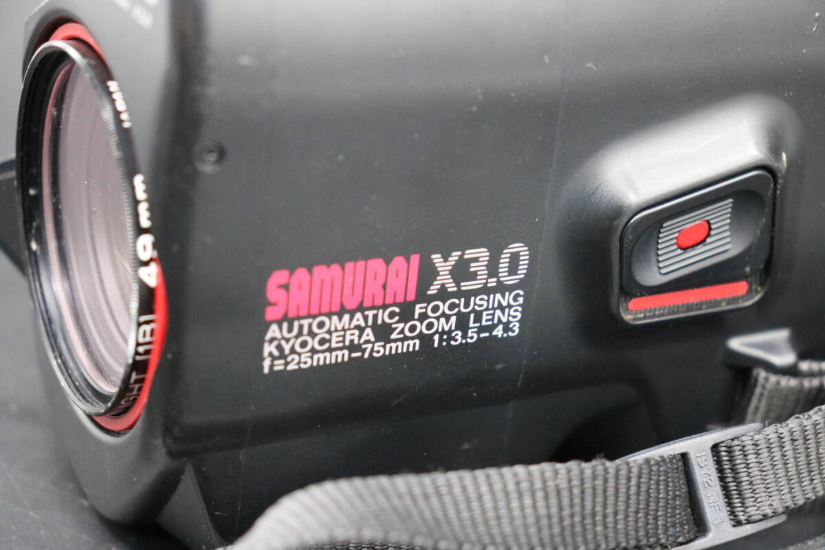 usA-536 KYOCERA 京セラ SAMURAi x3.0 25mm-75mm 3.5-4.3/フィルムカメラ グリップ折れ有　現状品/保管品 フラッシュ　シャッター〇_画像3