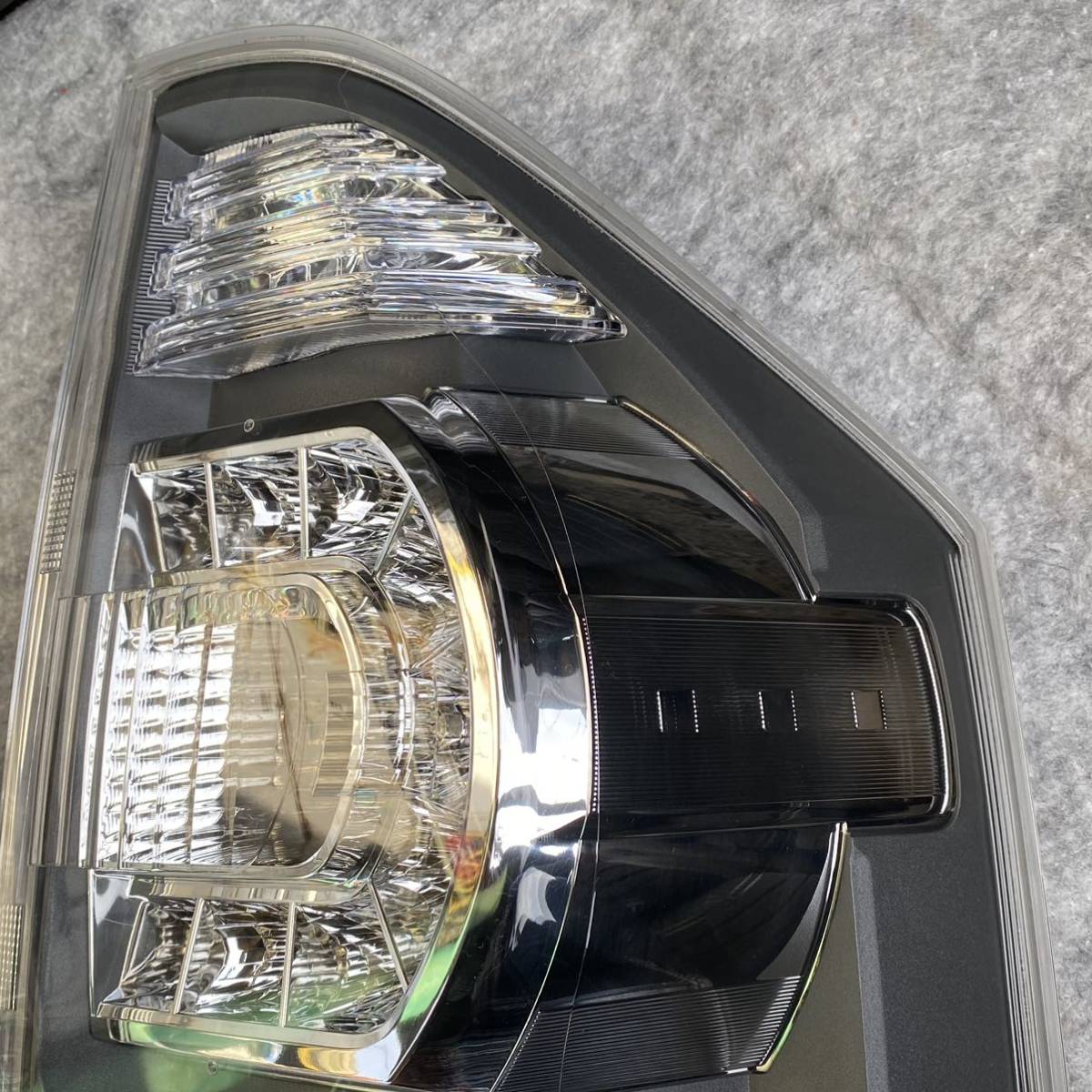 トヨタ ヴォクシー ZRR70W ZRR75W 後期 純正 テールライト テールランプ 左右 ICHIKOH 28-220 LED部の点灯OK 左 右_画像7