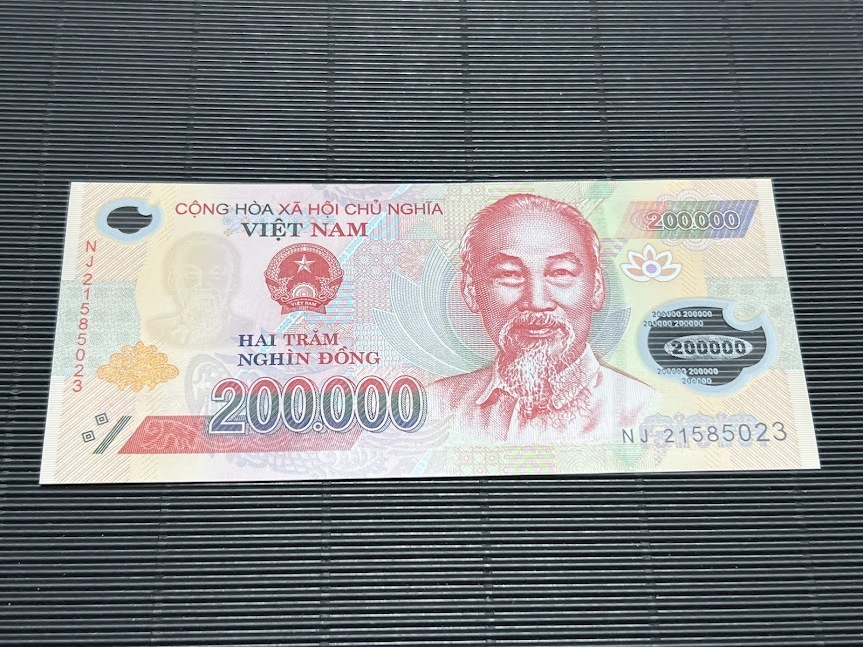 本物保証　UVライト確認済み　ベトナム 200000(20万) Dong札 　ポリマー紙幣 コレクション向きのピン札 2021年_参考画像