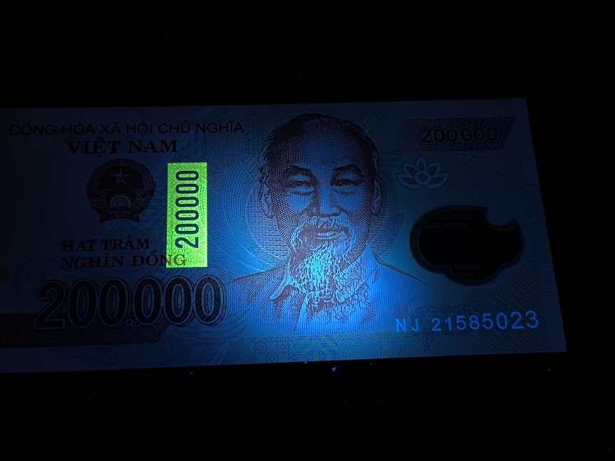 本物保証　UVライト確認済み　ベトナム 200000(20万) Dong札 　ポリマー紙幣 コレクション向きのピン札 2021年_参考画像
