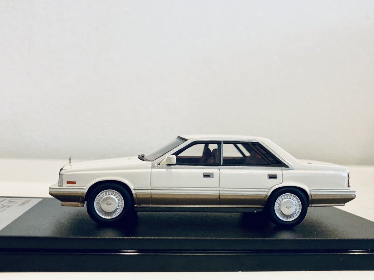 【送料無料】1/43 ハイストーリー 日産 ローレル 4ドア ハードトップ (C32) V20 ターボ メダリスト 1984 プレステージホワイトツートン_画像5